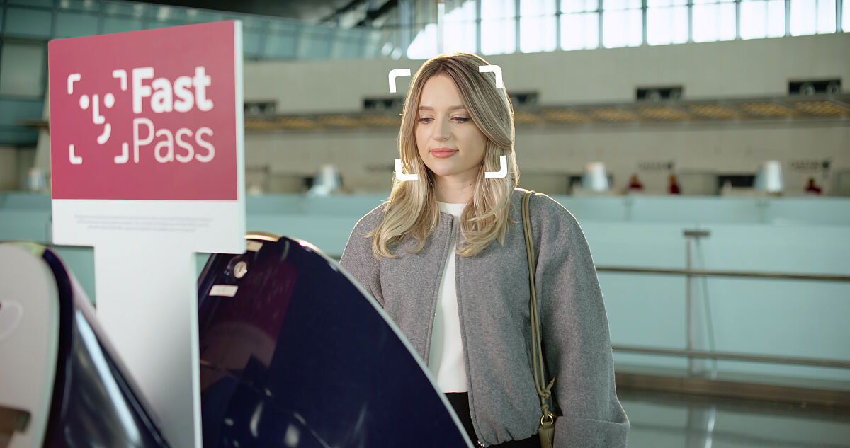Hamad International Airport führt biometrische Kontrollen für reibungslose Flughafenabläufe ein 