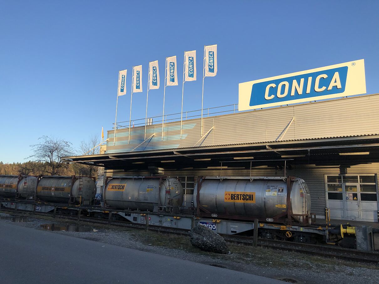 Die Conica AG konnte 2022 durch Bahnnutzung 413 Lastwagenfahrten vermeiden