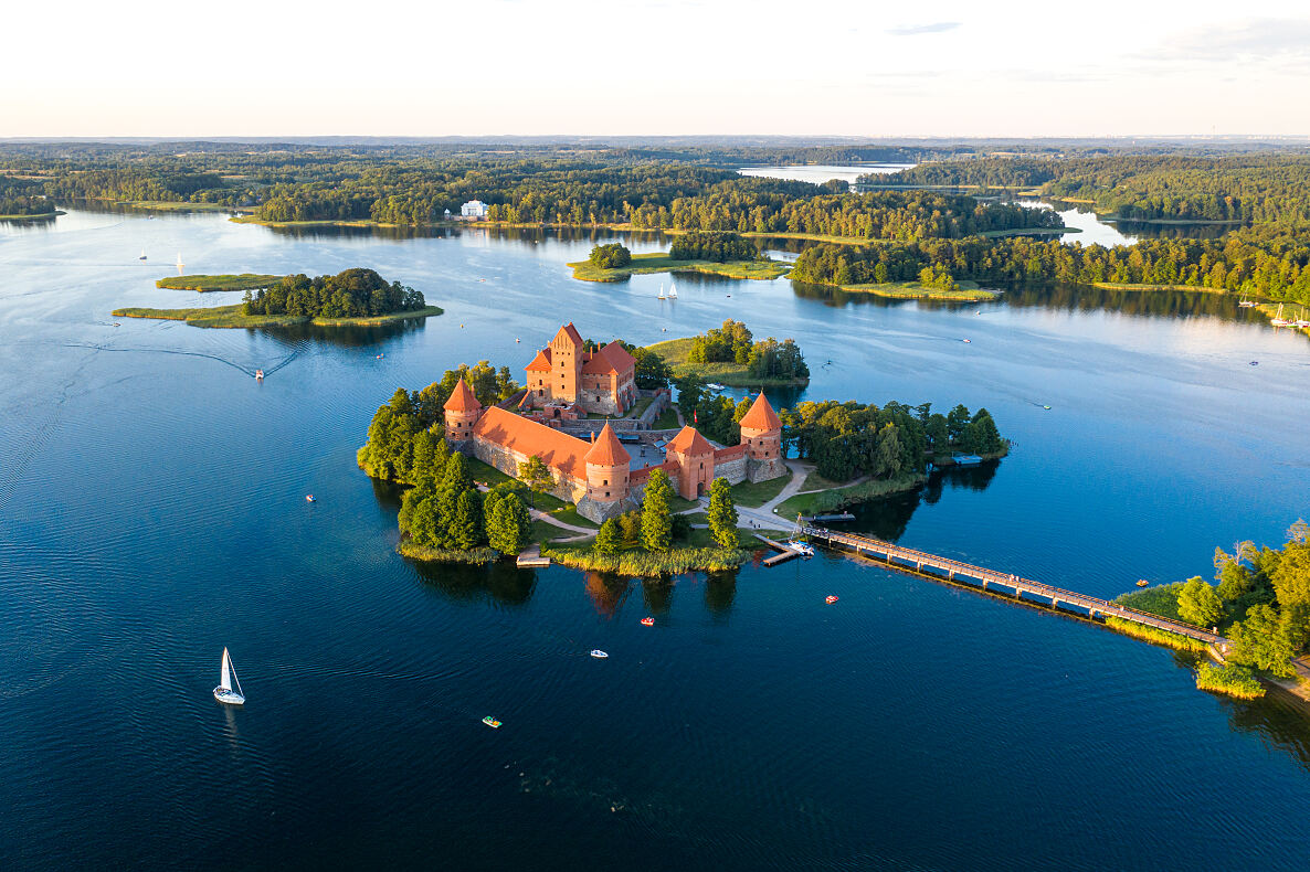 Burg Trakai auf einer Insel im Galvė-See