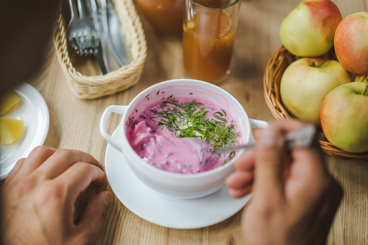 Traditionelle Rote-Bete Suppe 